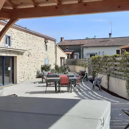 Couette-café Les Galaines 3*